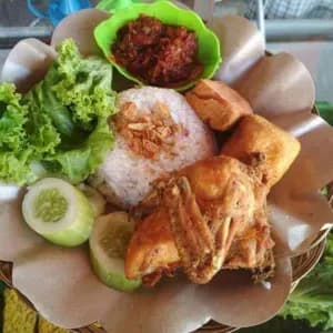 Ayam Goreng Komplit