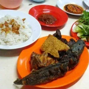 Pecel Lele Super Komplit